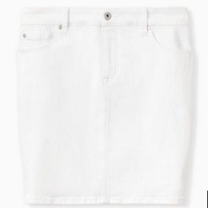 NWT Torrid Size 18 White denim Mini Skirt. pencil style with true white color.